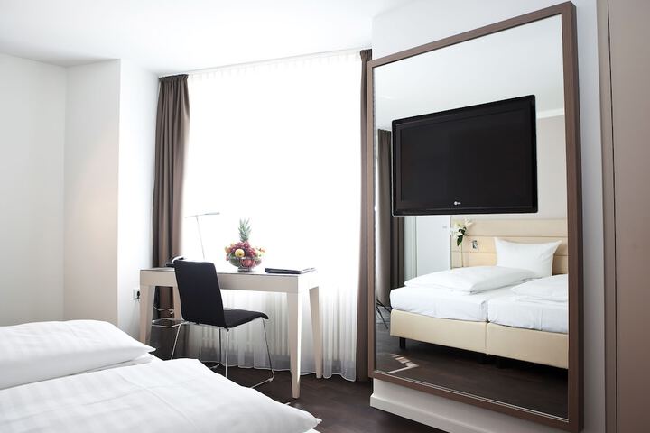 Room 4 of 35