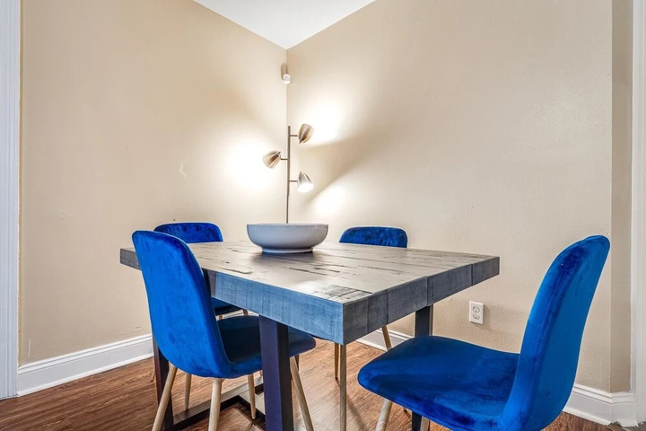 Photo of Lasalle 1c / 2c · Spacious Gated Units w/ Parking Great for Families