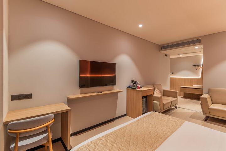 Room 12 of 43