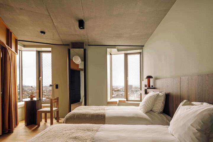 Room 31 of 100
