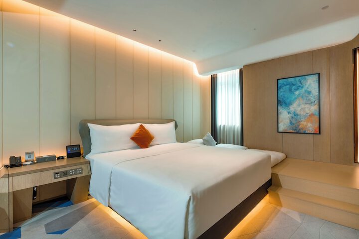 Room 12 of 124