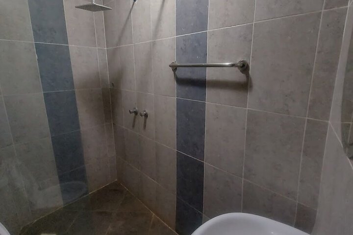 Room 34 of 60