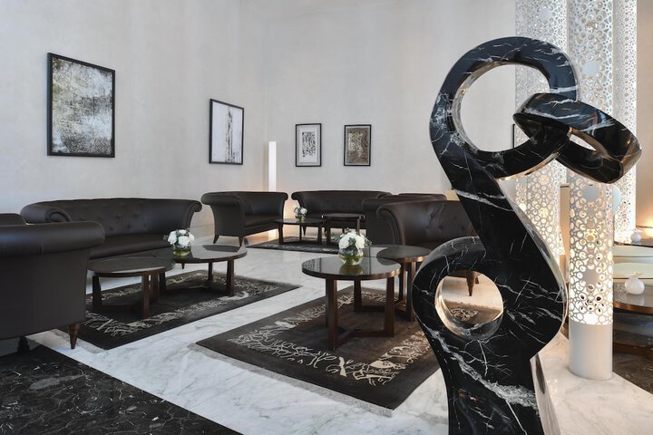 Entrance & Lobby