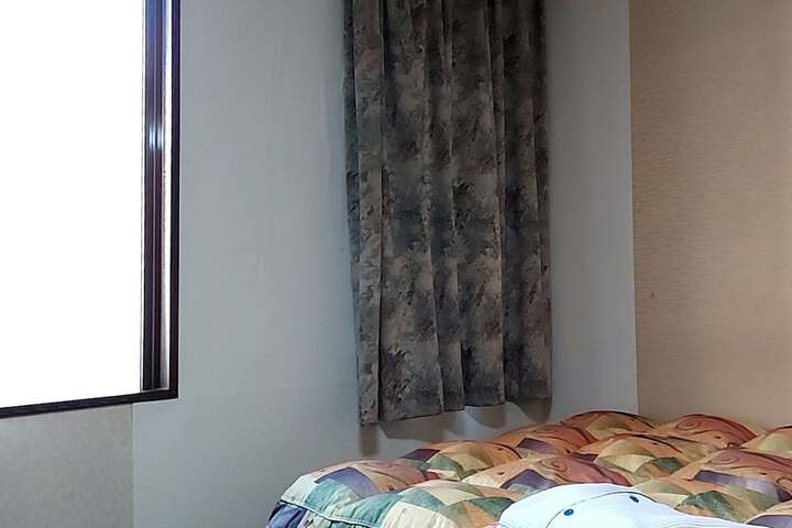 Room 8 of 25