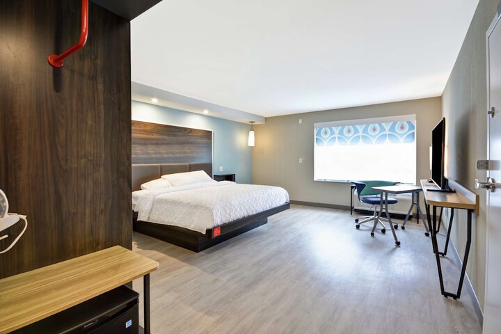 1 King Bed (12 of 12)