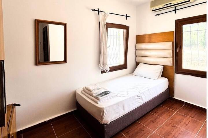 Room 6 of 22