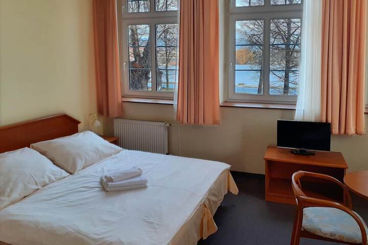 Room 21 of 38