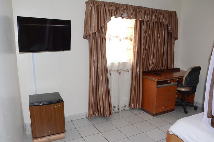 Room 13 of 38
