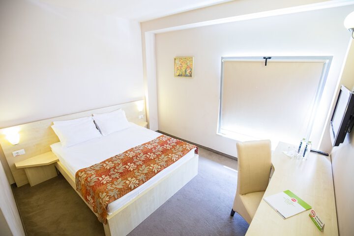 Room 6 of 27