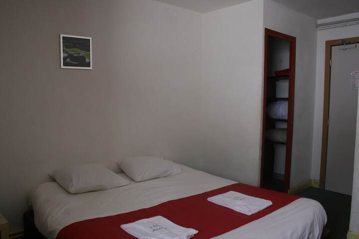 Room 3 of 27