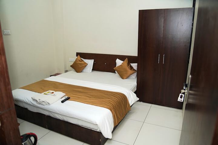 Room 10 of 30