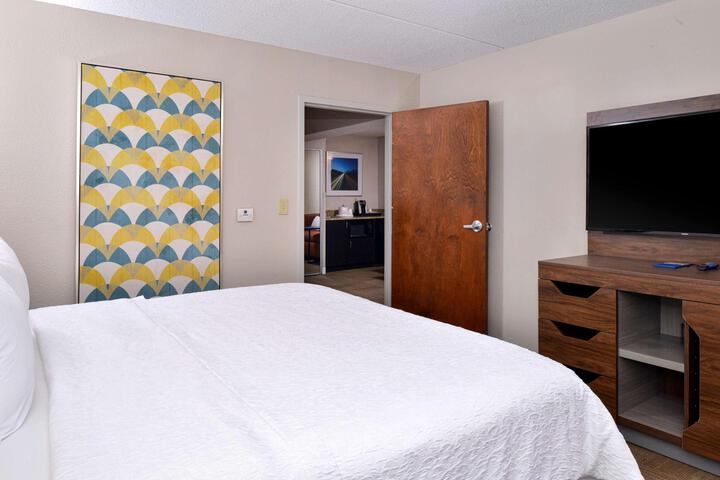 1 King Bed (12 of 16)
