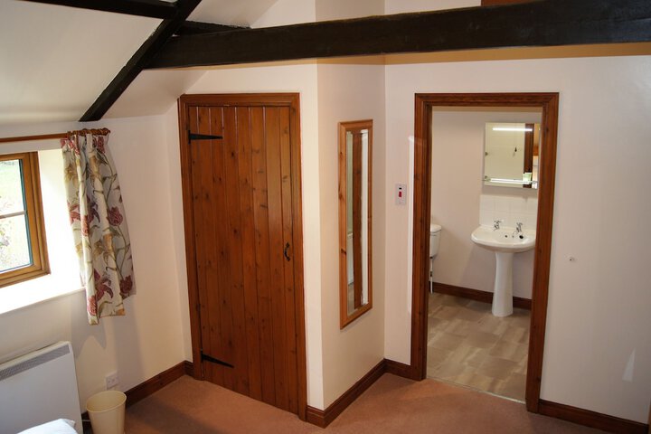 Room 47 of 122