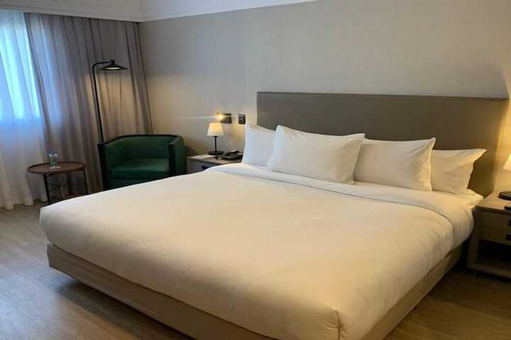Room 18 of 86