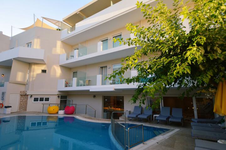 Pools & Facilities