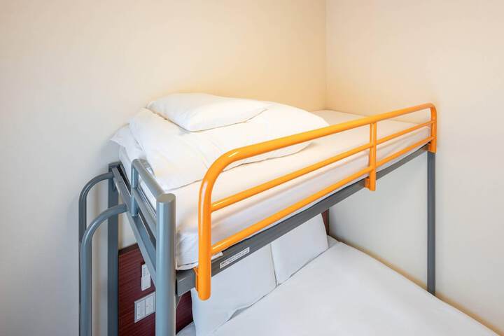 Room 7 of 34