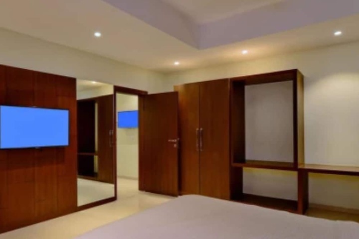 Room 12 of 24