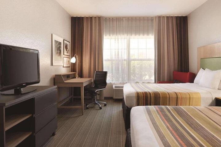 2 Queen Beds Accessible (8 of 13)