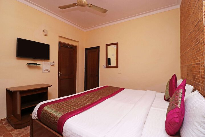 Room 28 of 34