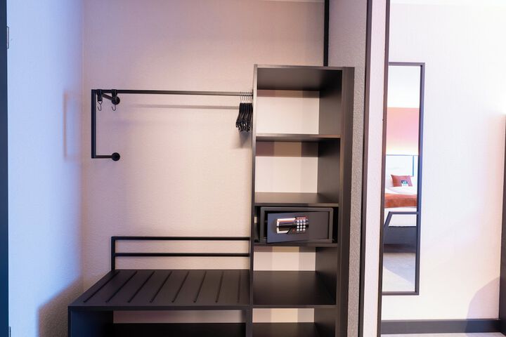 Room 14 of 110