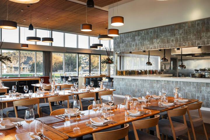 Dining 84 of 149
