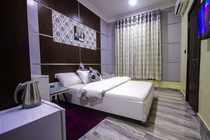Room 8 of 81