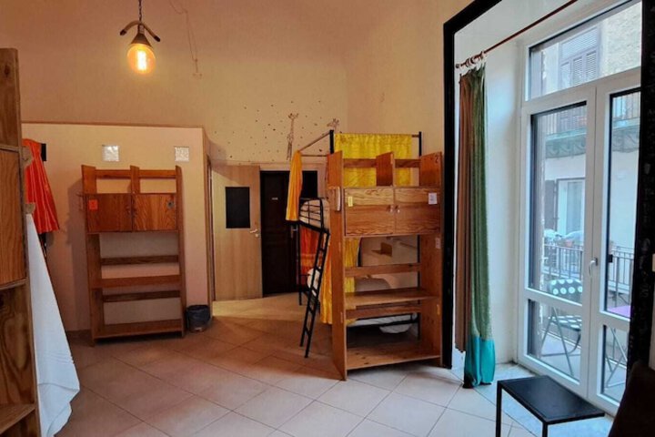 Room 3 of 28