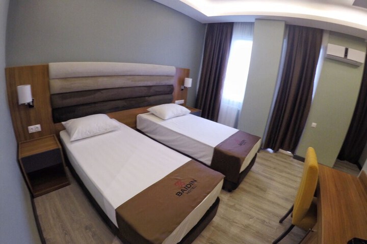 Room 10 of 48