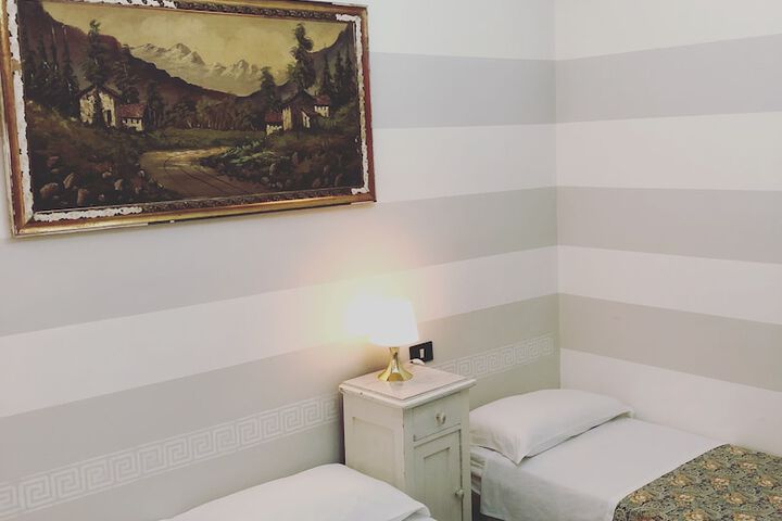 Room 2 of 106