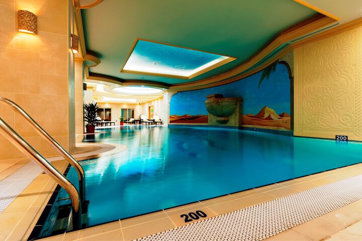 Hotel Pool