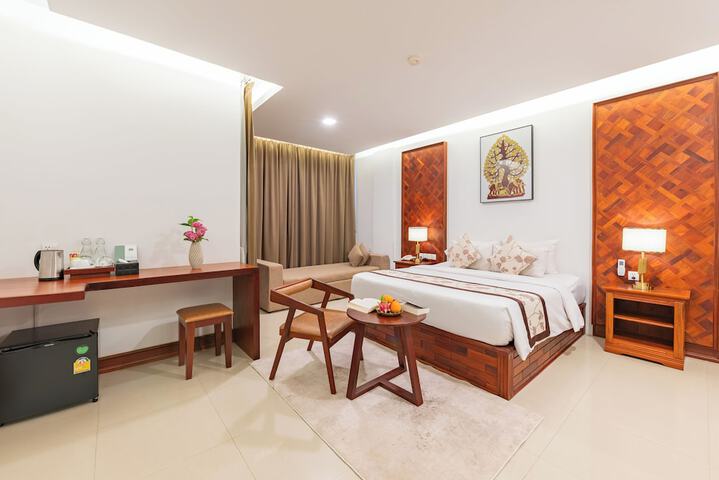 Room 32 of 211