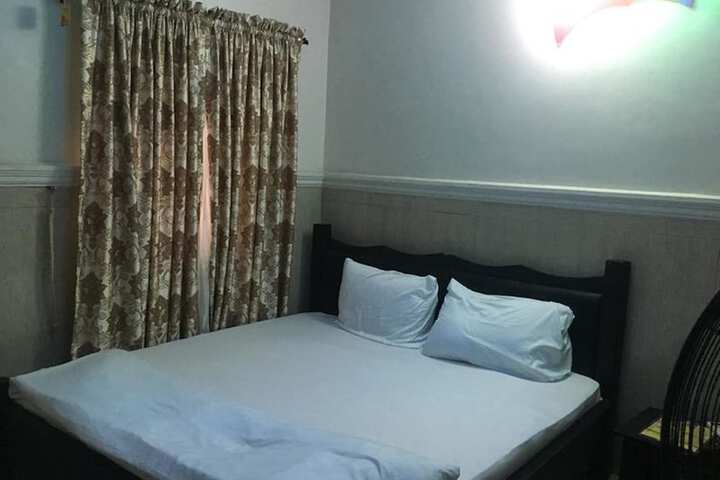 Room 7 of 17