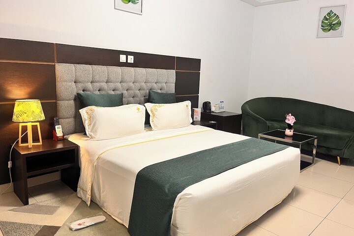 Room 10 of 26
