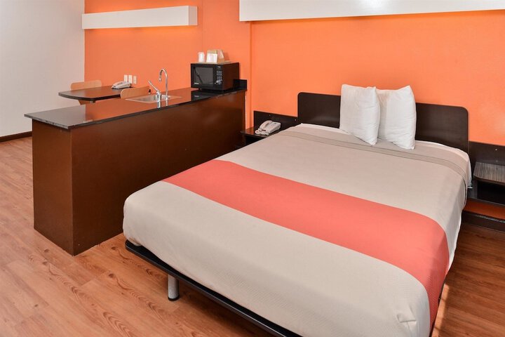 Room 14 of 27
