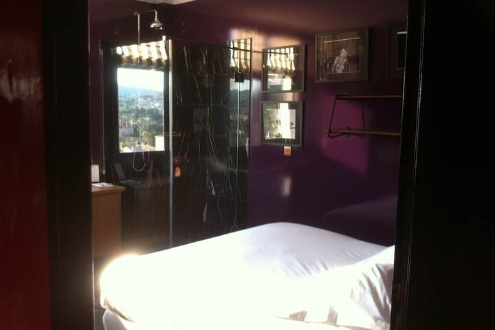 Room 6 of 37