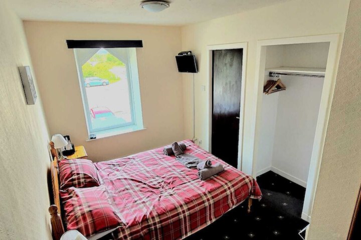Room 16 of 34