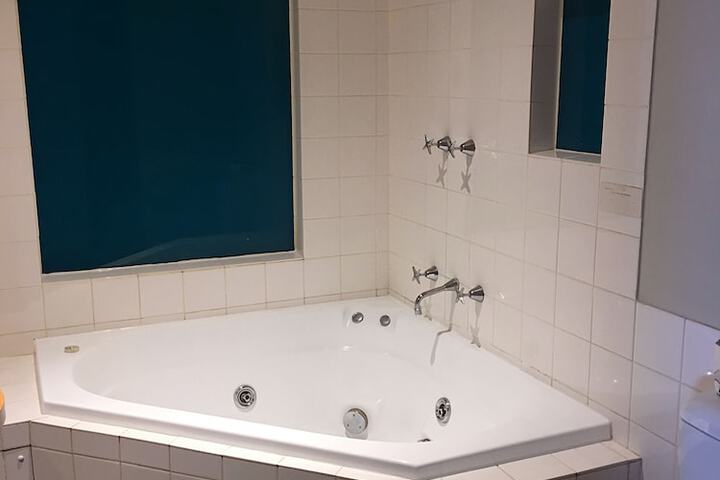 Room 9 of 33