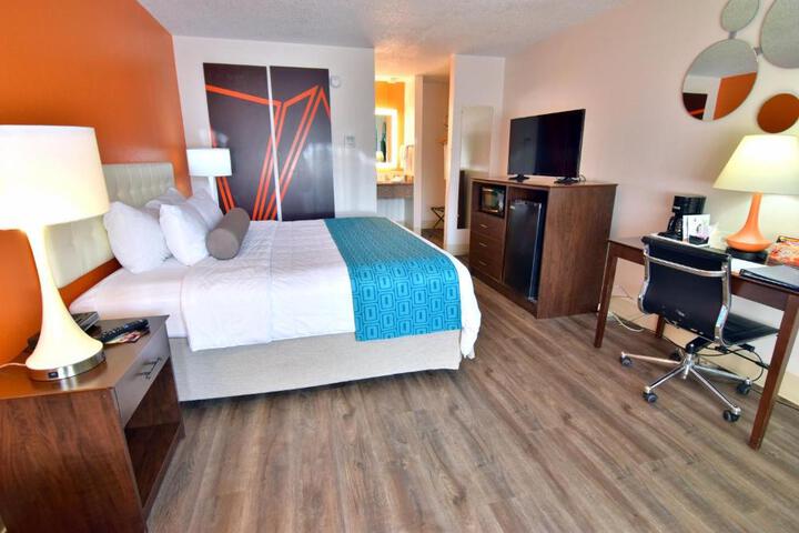 1 King Bed (7 of 15)