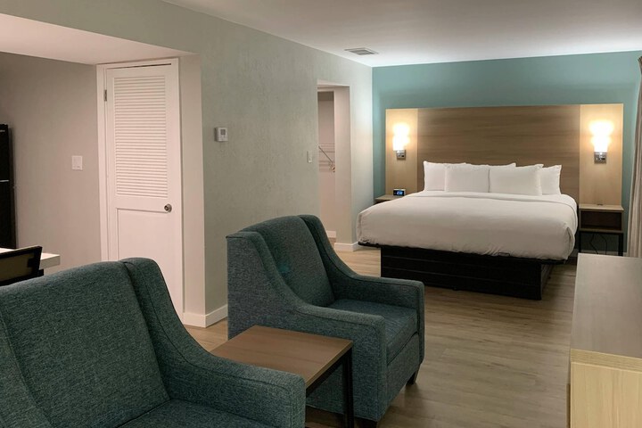 Room 33 of 68