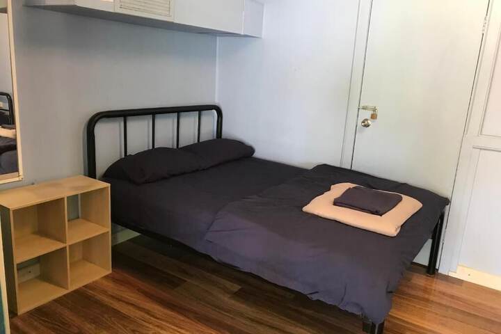 Room 8 of 25