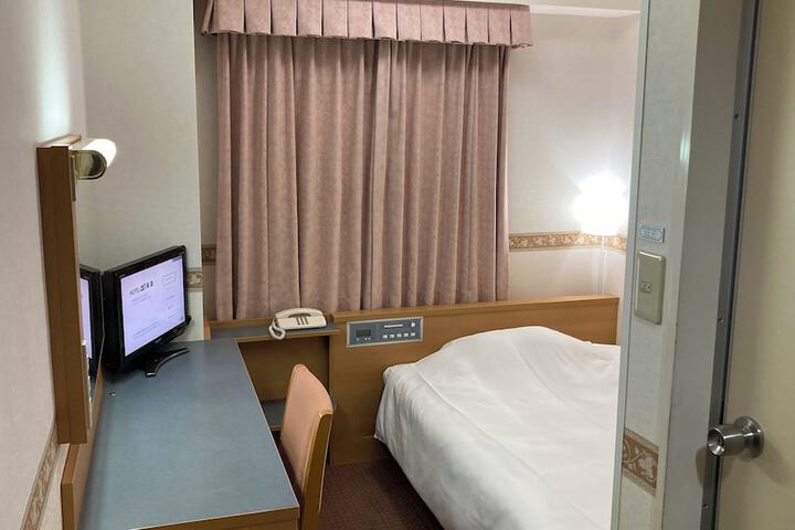 Room 2 of 6