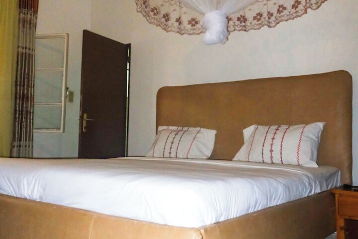 Room 4 of 5