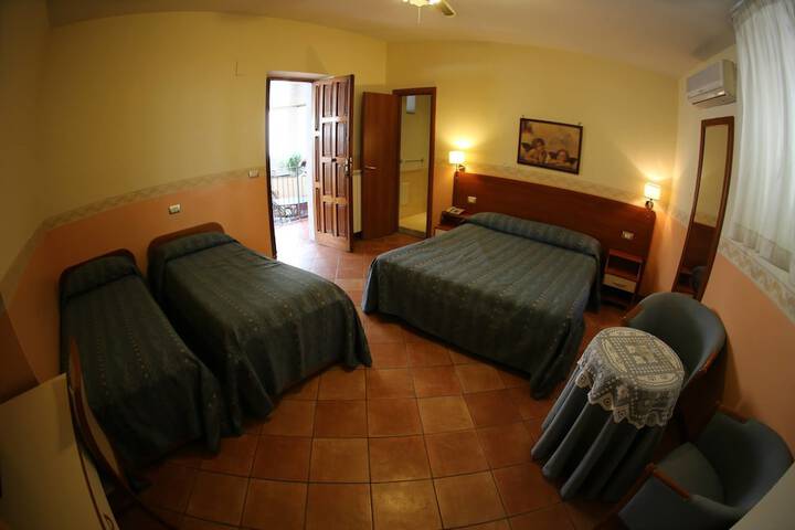 Room 4 of 42