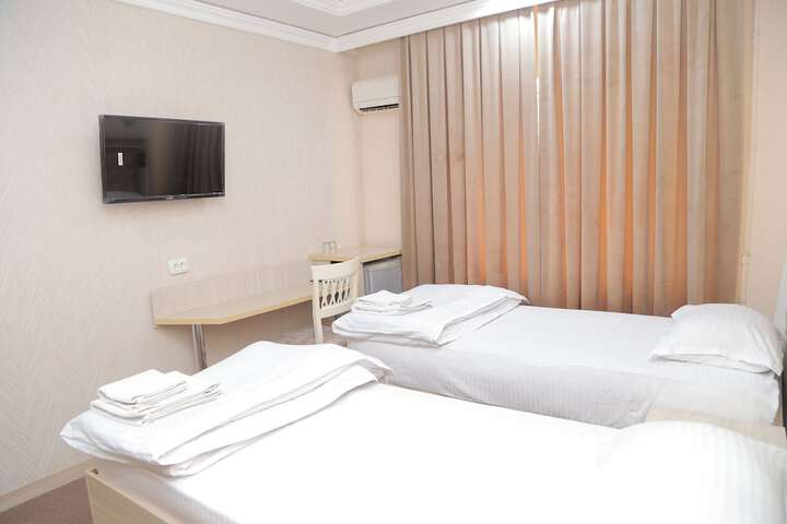 Room 9 of 18
