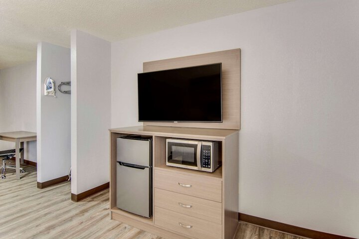 1 King Bed Suite (17 of 24)