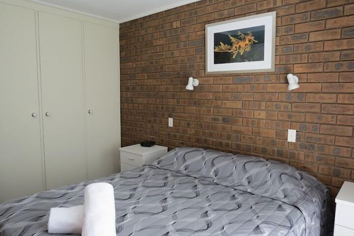 Room 10 of 27