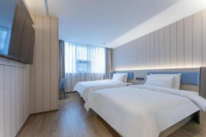 Room 6 of 7