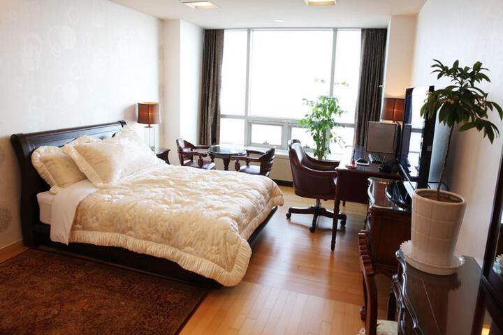 NUMBERONE PALACE CAPSULE AND HOTEL