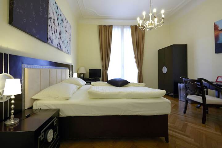 Room 5 of 28