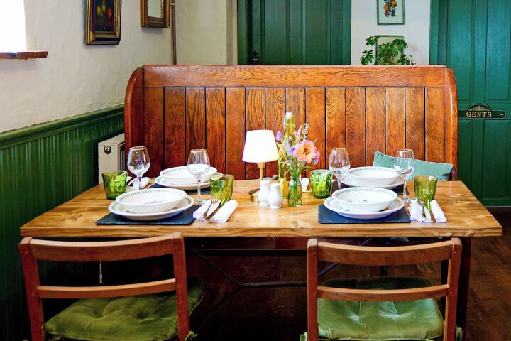 Dining 40 of 59
